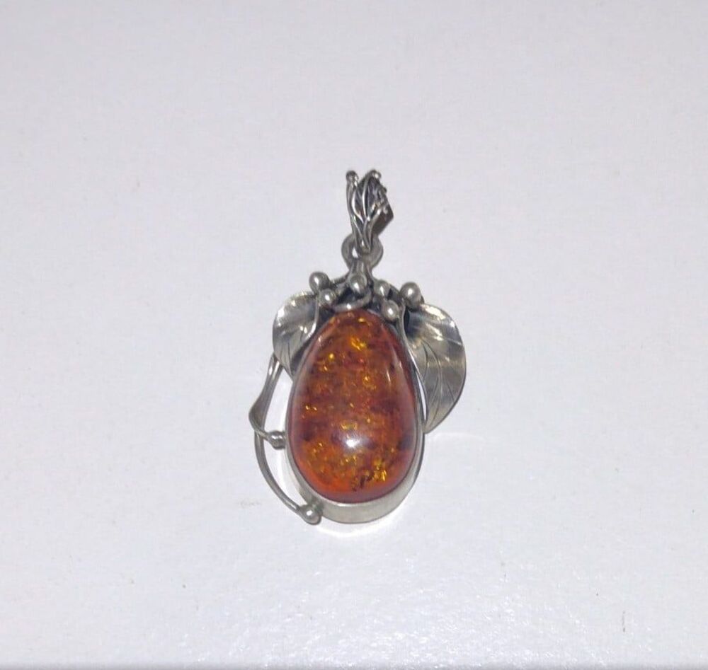 Beautiful Vintage Sterling Silver Amber Pendant - Delicate Vine Detailing - Picture 2 of 11